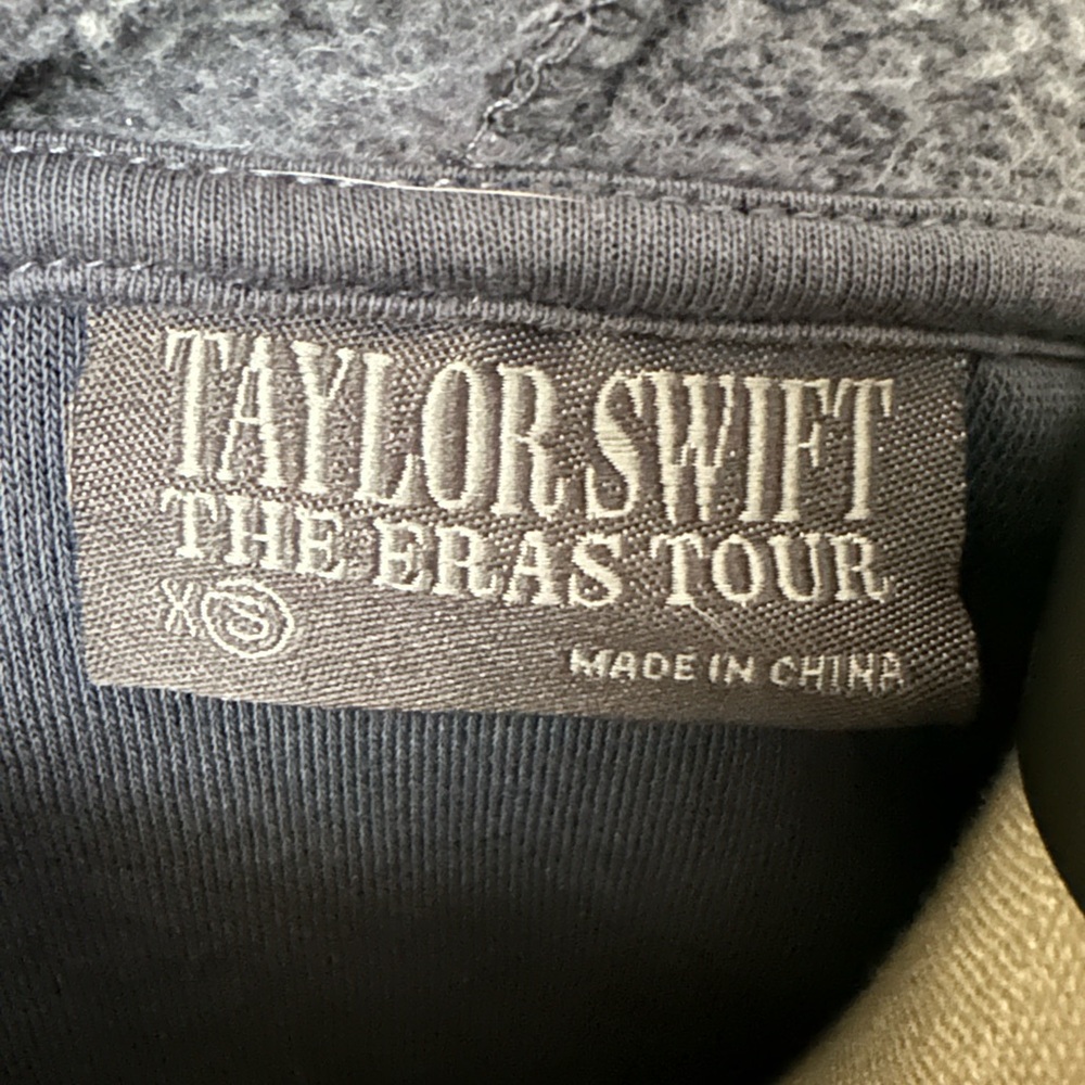 Official Taylor Swift The Eras Tour 2023/2024   Hoodie - Picture 2 of 4